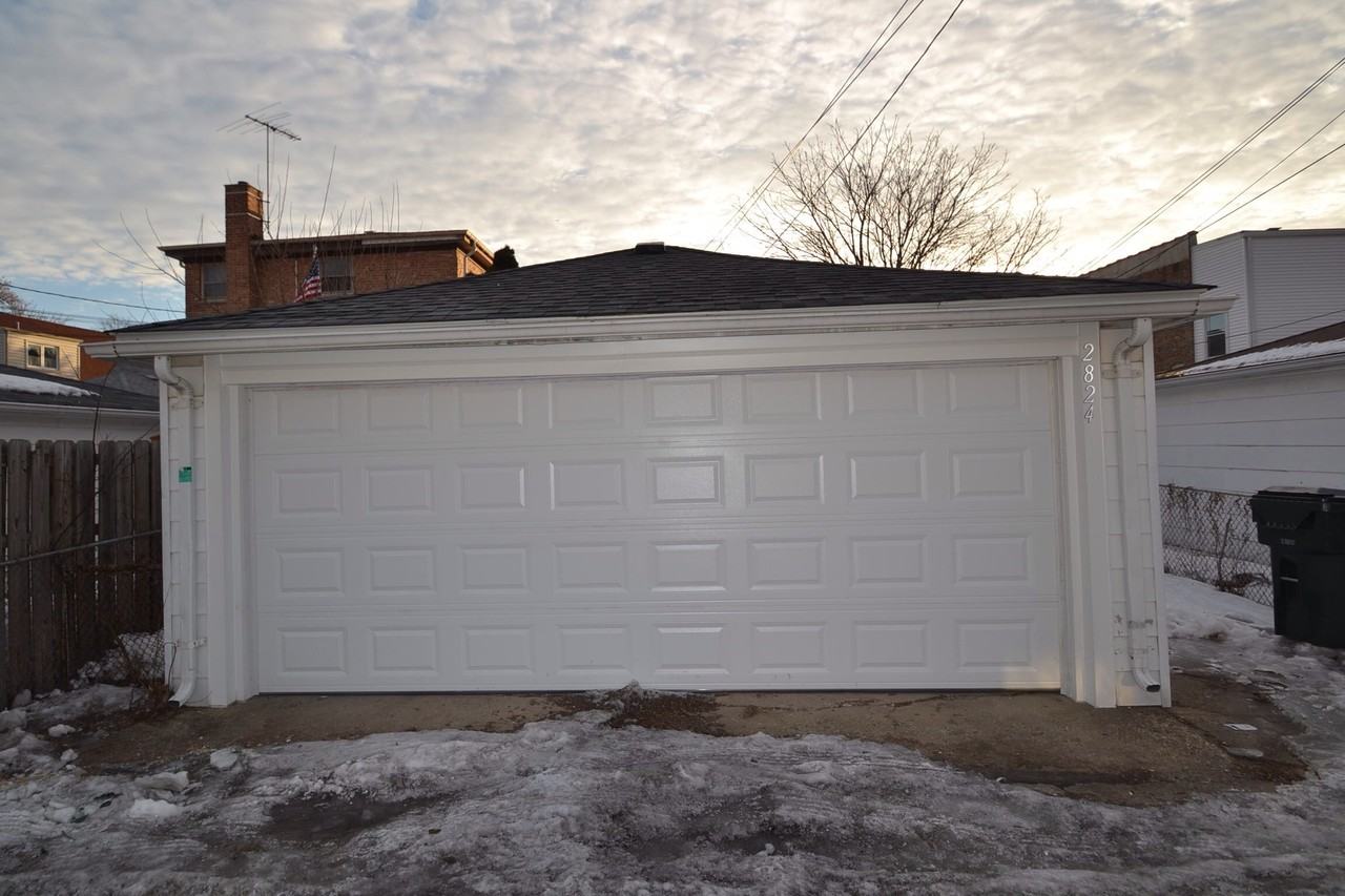 2824 N 72nd Ct - Photo 2 of 9