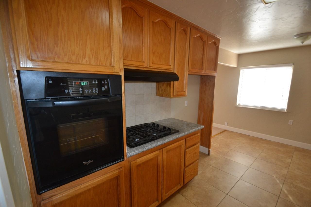 1620 60th Ave - Photo 2 of 11