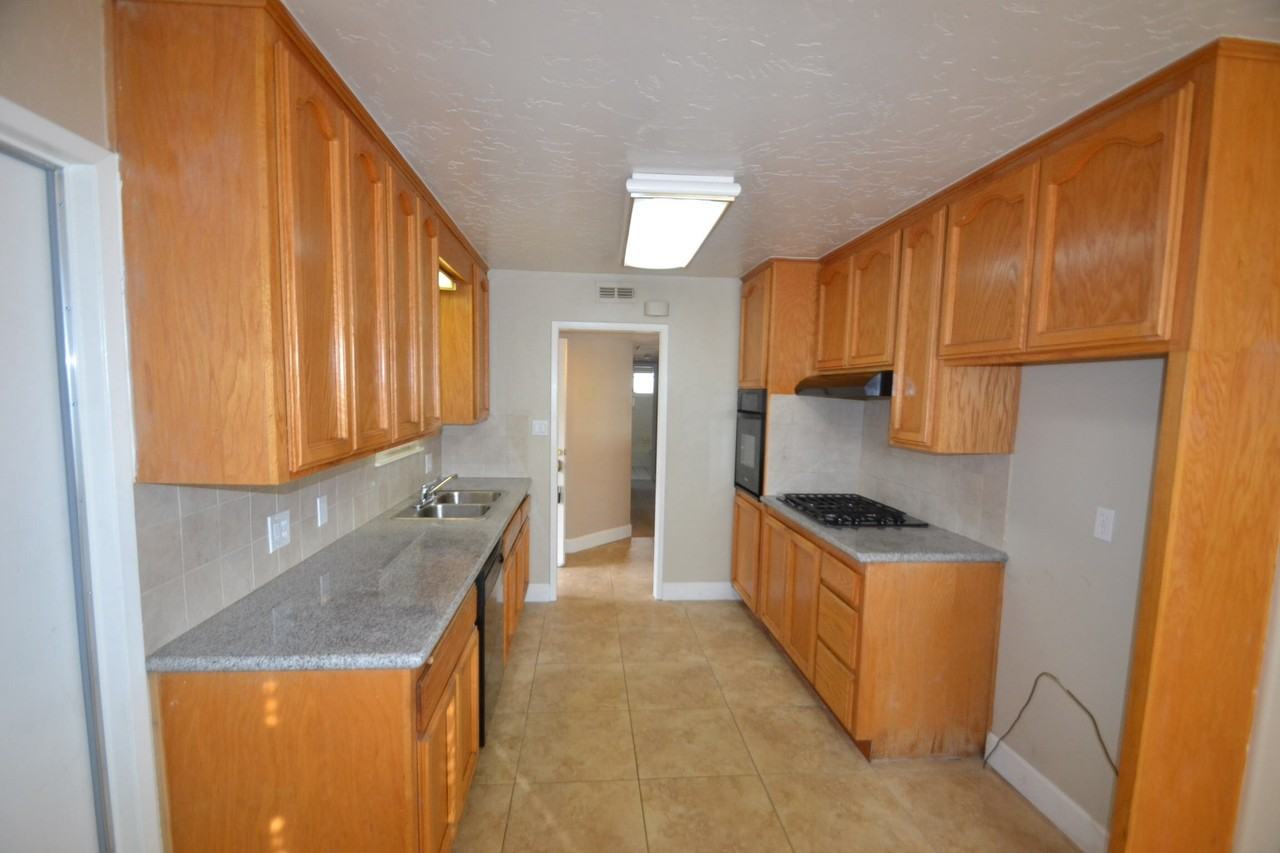 1620 60th Ave - Photo 3 of 11