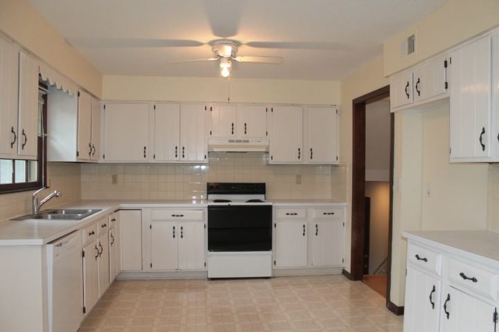 1711 S Taylor Ct - Photo 2 of 12