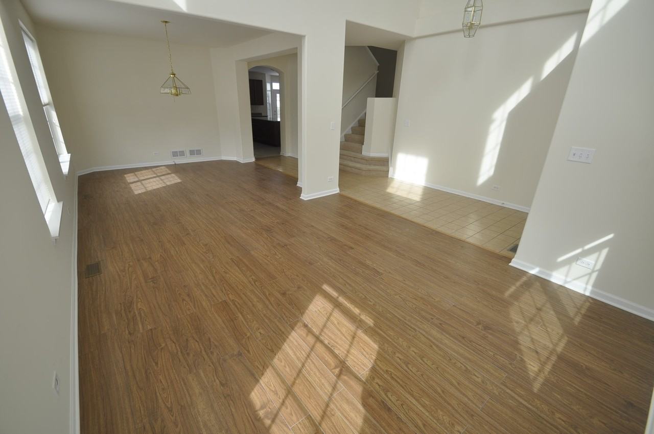 1445 White Oak Ln - Photo 2 of 10