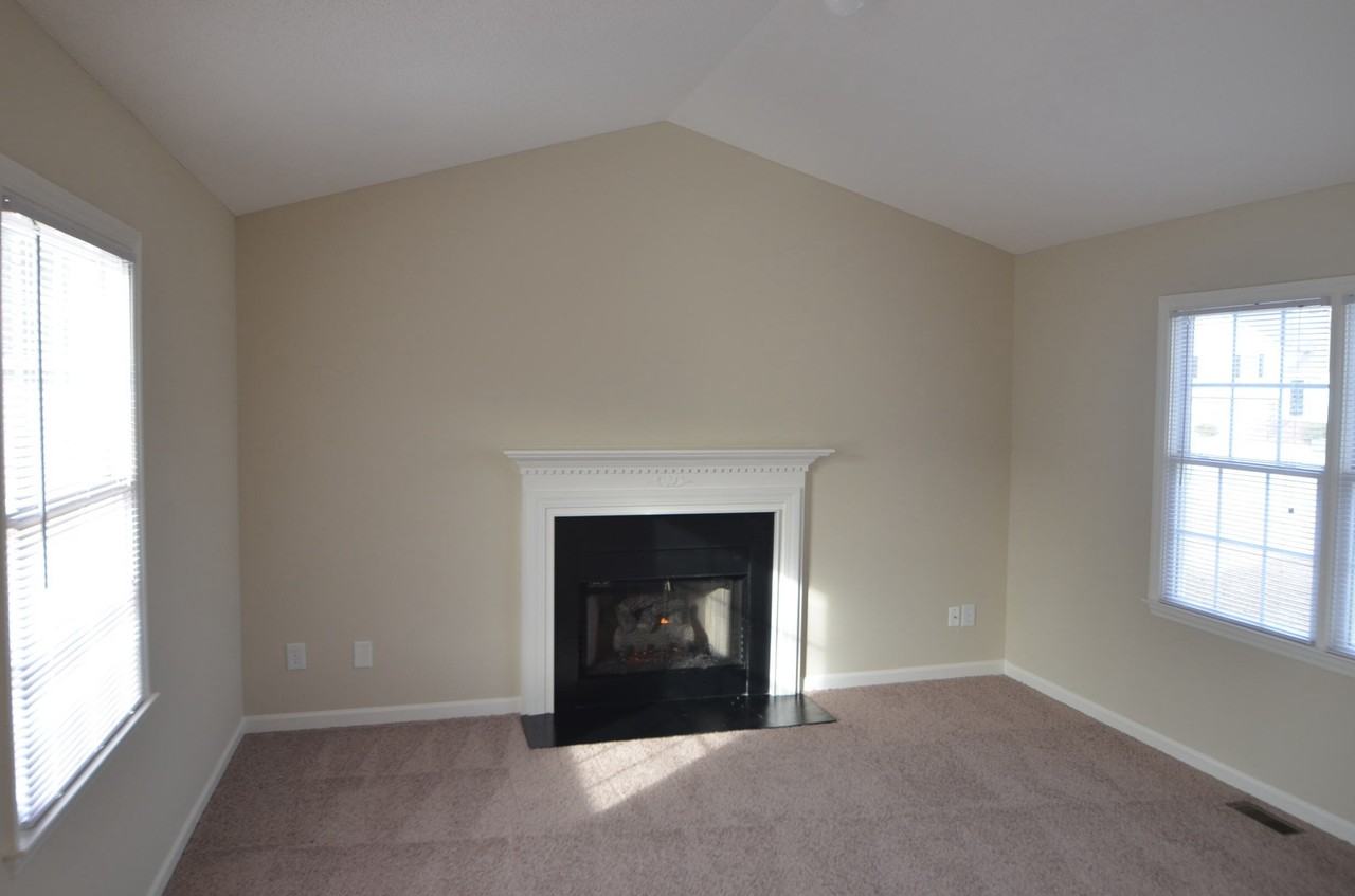 945 Shalimar Dr - Photo 2 of 6