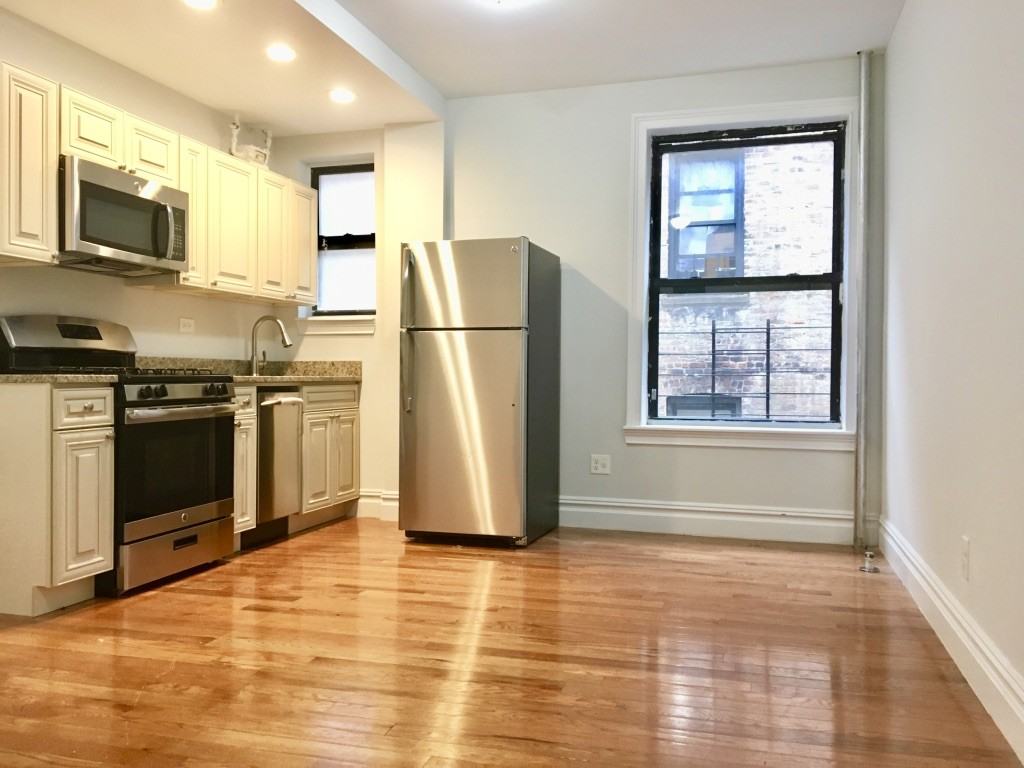 W 188th St & Broadway #MF33