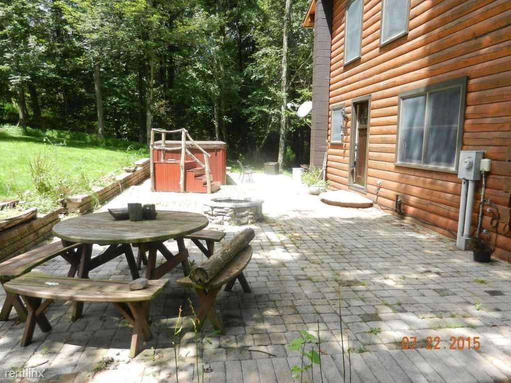 839 Lakeview Dr - Photo 2 of 9