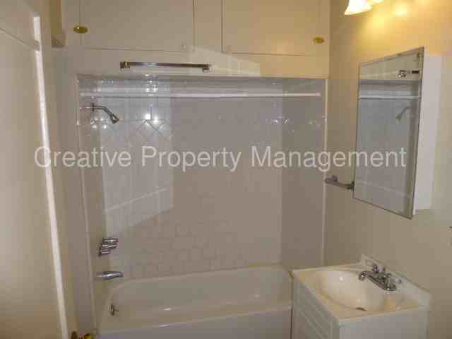 1405 Military Ave - Photo 3 of 7