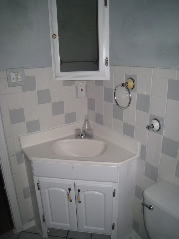 4262 Oakcrest Drive - Photo 2 of 7
