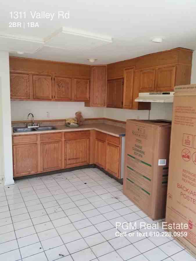 1311 Valley Rd - Photo 2 of 8