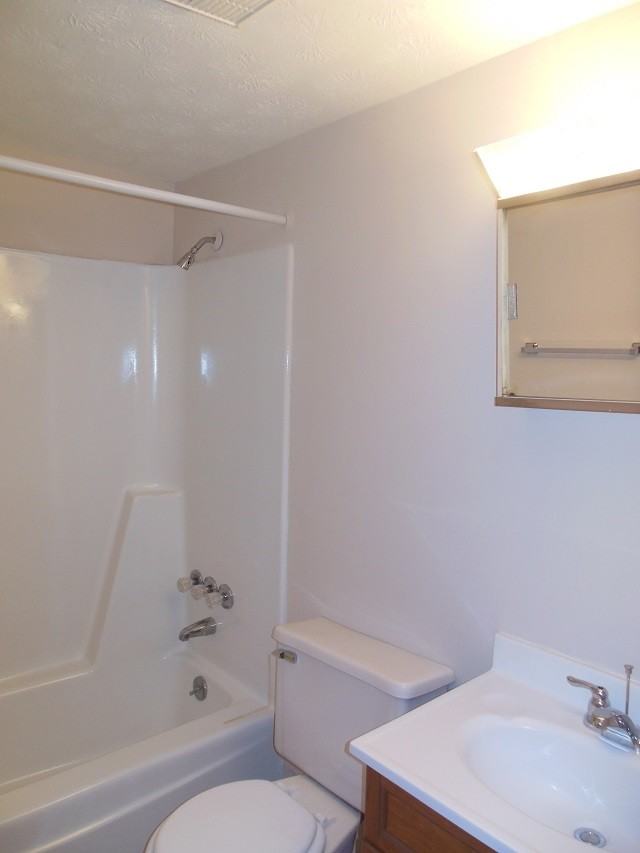 Amelia Plaza Apartments - Photo 3 of 10