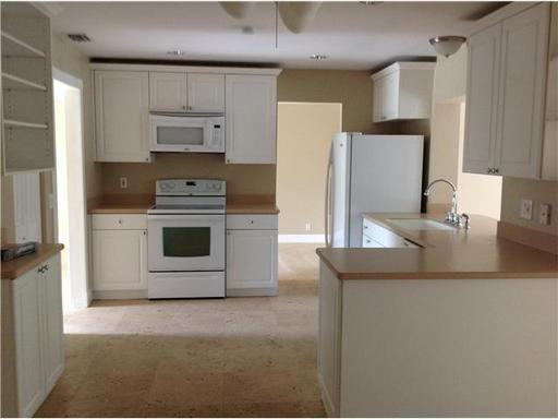 2575 SW 10th Ct - Photo 3 of 21