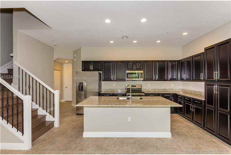 12418 NW 17th Ct - Photo 3 of 8