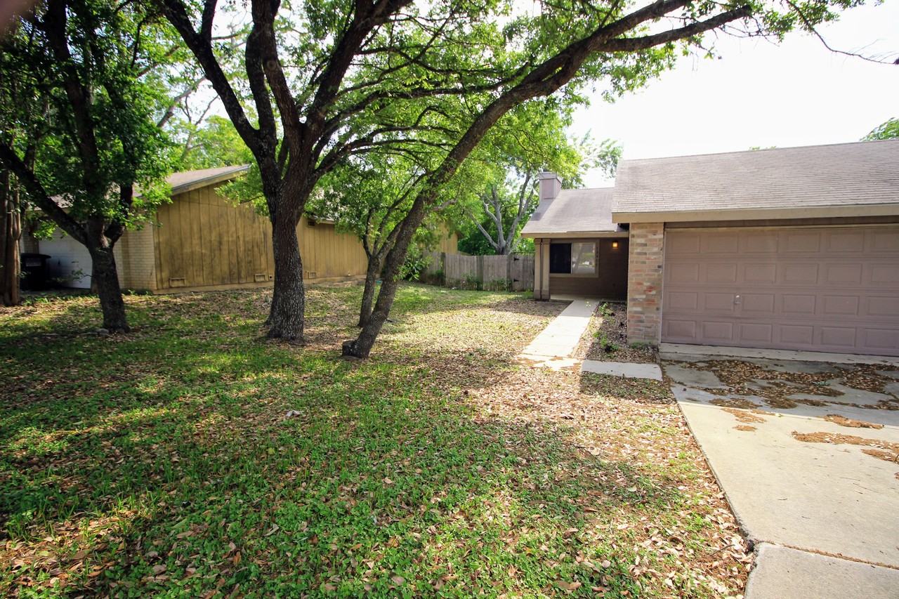 16615 Saltgrass St - Photo 3 of 19