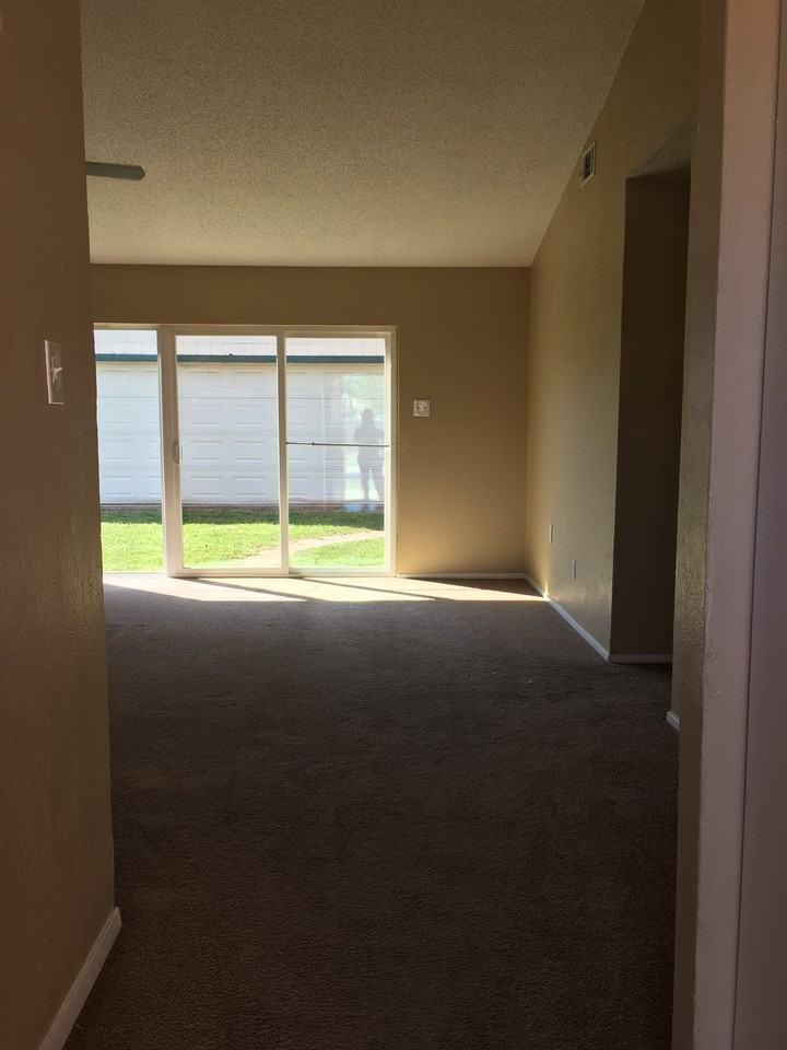 7305 Shadow Bend Dr - Photo 2 of 27