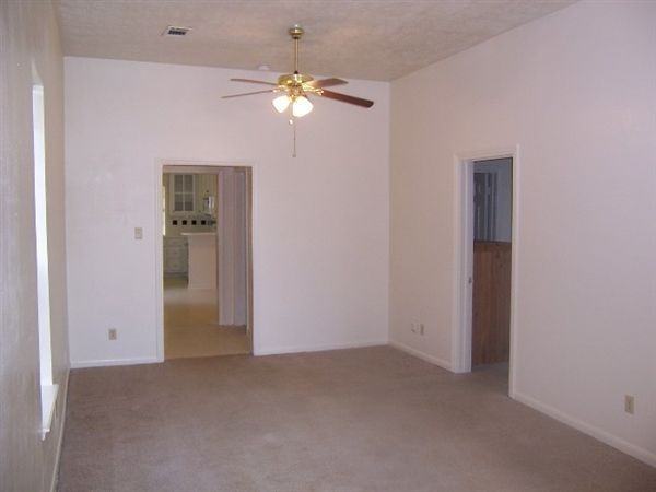 2947 Northtown Ln - Photo 2 of 5