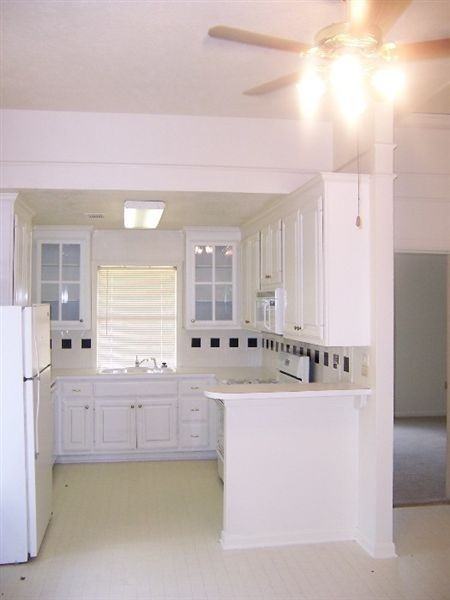 2947 Northtown Ln - Photo 3 of 5