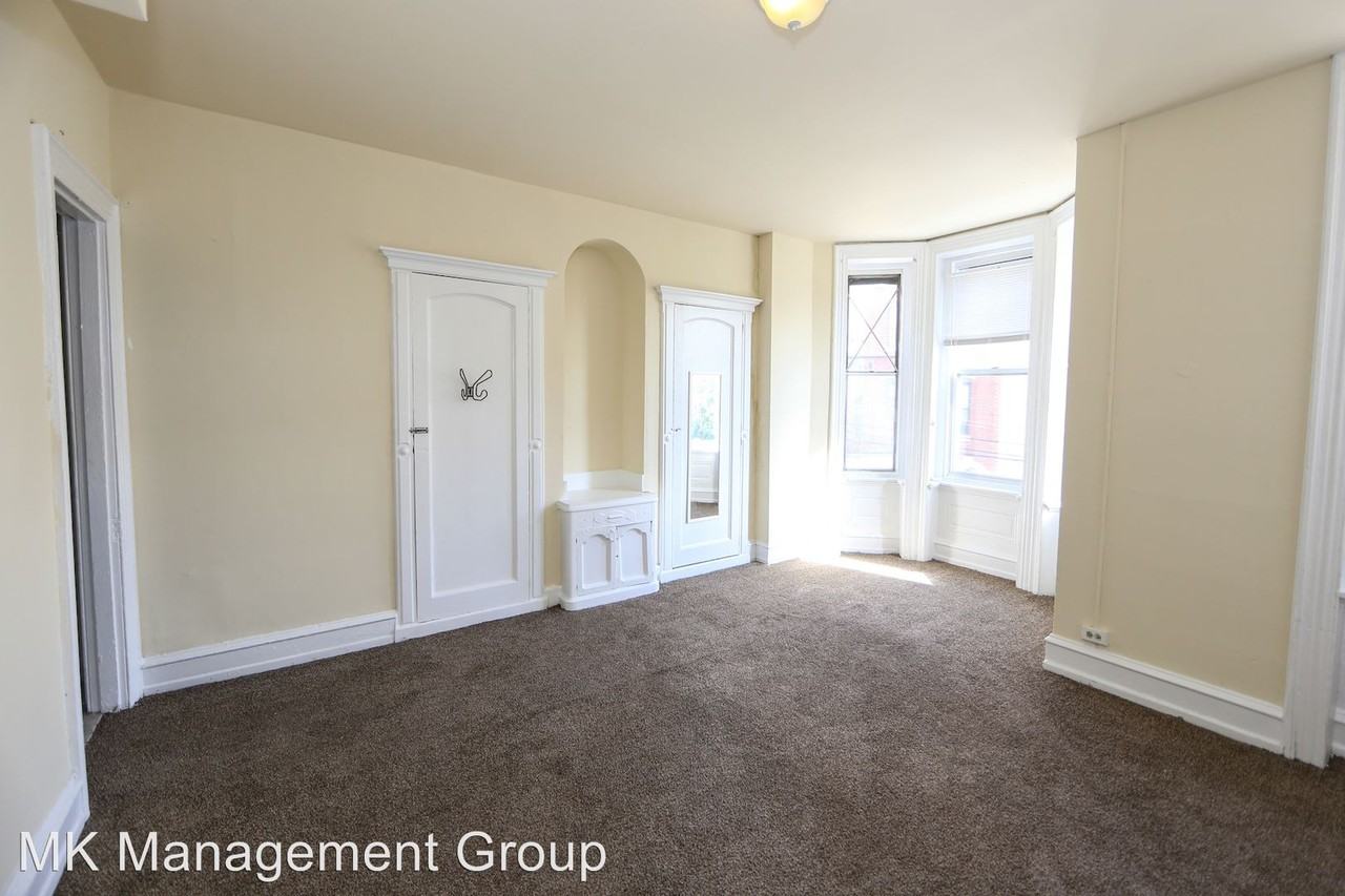 1713 Oxford St - Photo 2 of 18