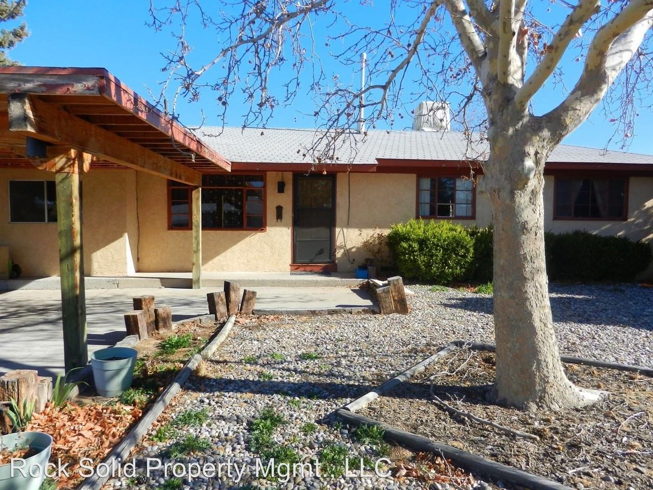 4617 Hilton Ave NE - Photo 2 of 25