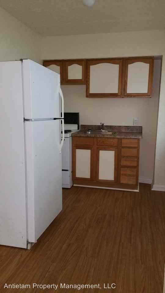 405 Jonathan St - Photo 2 of 9