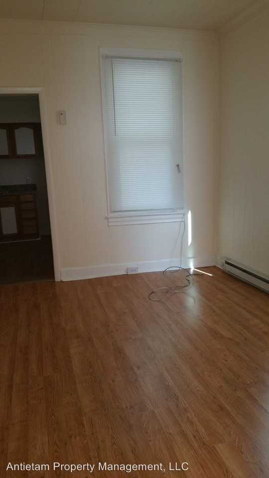 405 Jonathan St - Photo 3 of 9