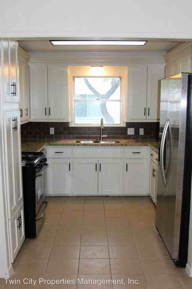 1216 Munson Ave - Photo 3 of 20