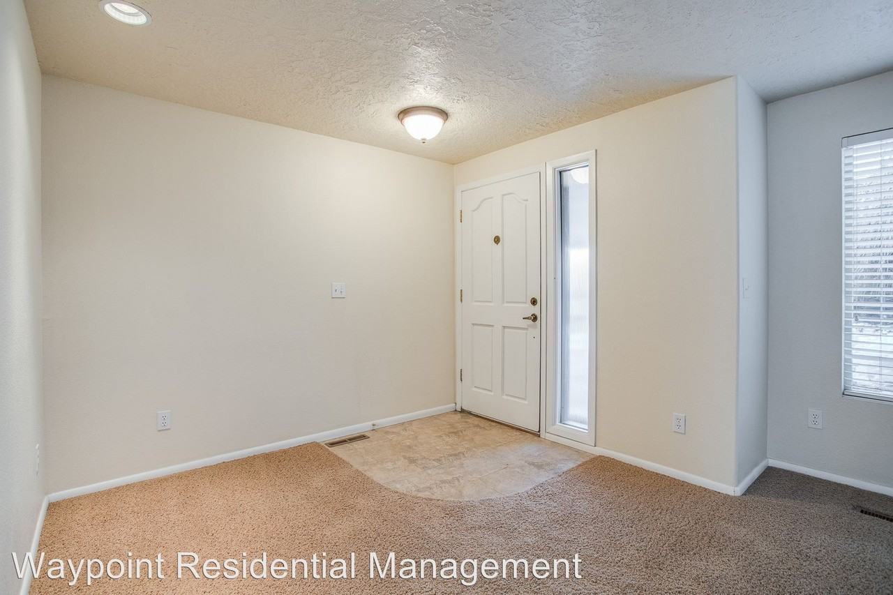 2926 N Mountain Rd - Photo 3 of 25