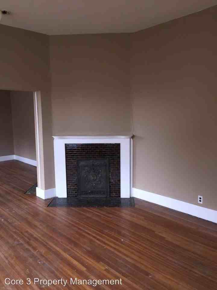 207 1/2 E Locust St #A - Photo 3 of 6