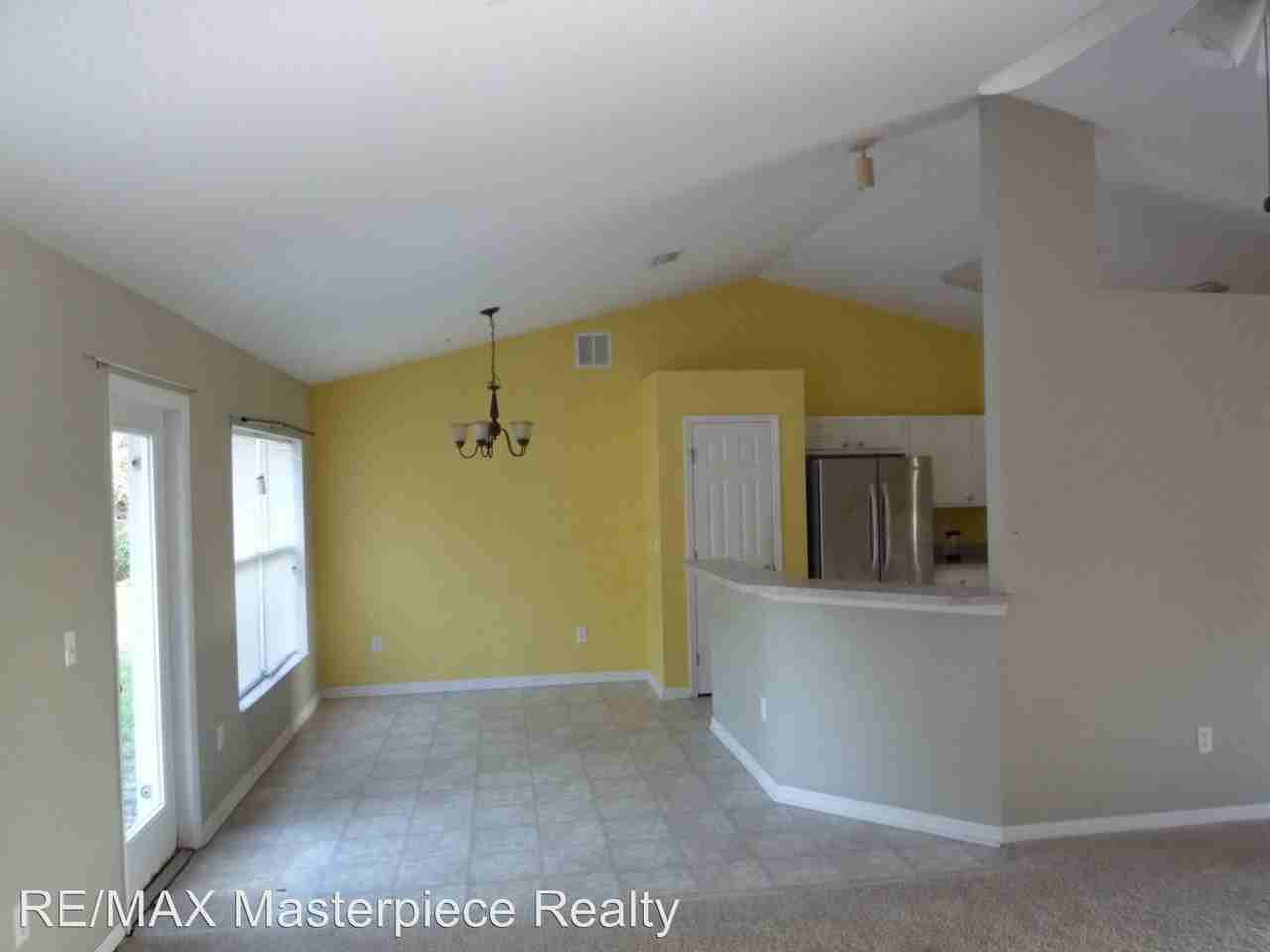 378 SW Tulip Blvd - Photo 2 of 6