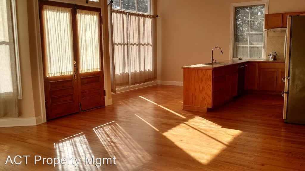 165 S Currant St - Photo 3 of 9