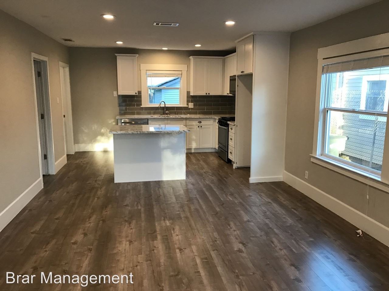 3125 43rd St - Photo 2 of 7