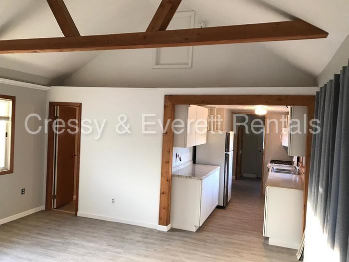 2550 Holly St - Photo 3 of 12