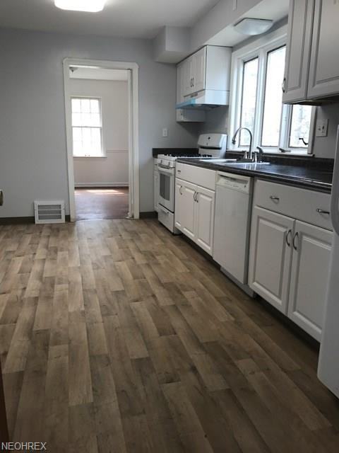 8569 Euclid Chardon Rd - Photo 3 of 9