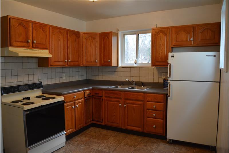 102 Roberts St - Photo 3 of 4