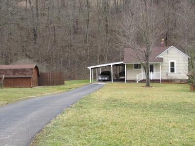 525 W 39th St - Photo 2 of 10