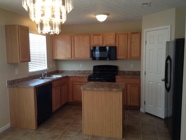 5330 Rivers Edge Blvd - Photo 3 of 11