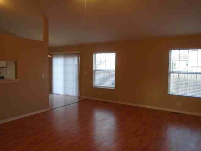 2760 Hillsboro Ln - Photo 2 of 13