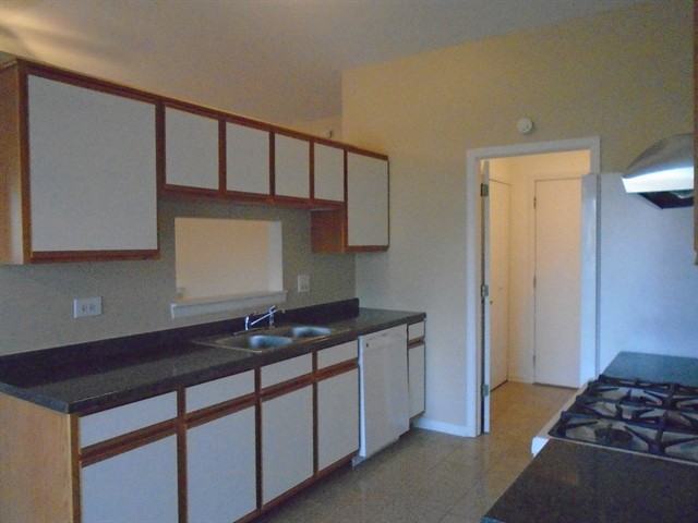 2760 Hillsboro Ln - Photo 3 of 13