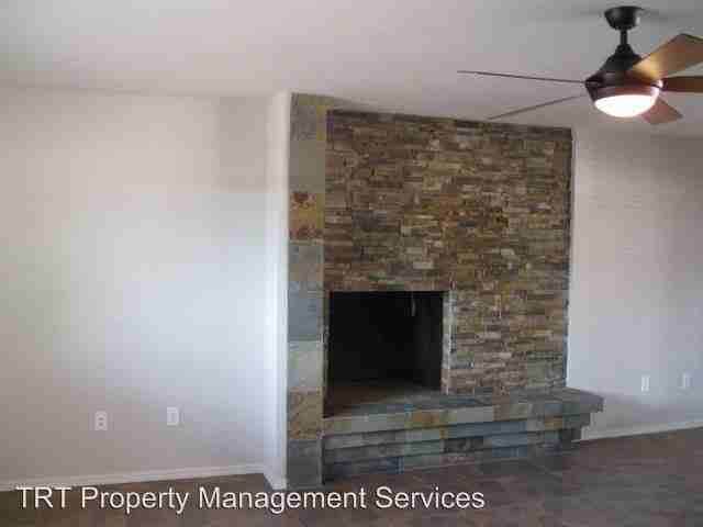 5635 E 6th St - Photo 2 of 19