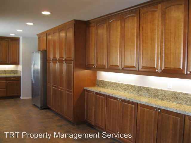 5635 E 6th St - Photo 3 of 19