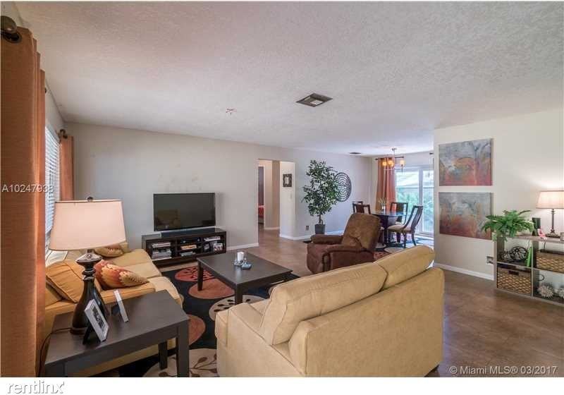 1408 NE 24th St #A - Photo 3 of 11