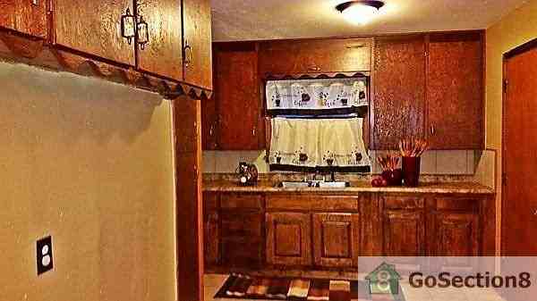 234 E 44th St N - Photo 2 of 5