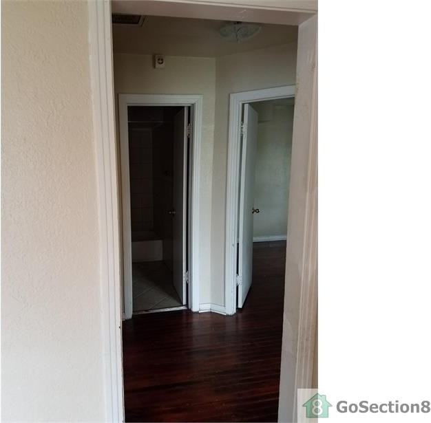1001 SW 48th St - Photo 2 of 6