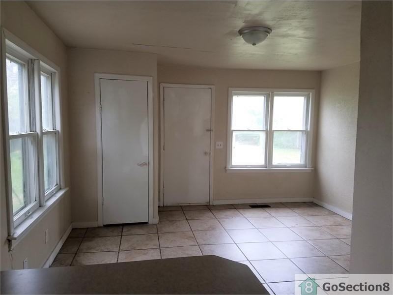 1001 SW 48th St - Photo 3 of 6