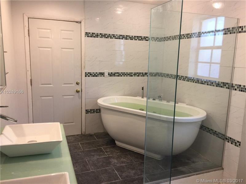 2401 NE 187th St - Photo 3 of 11