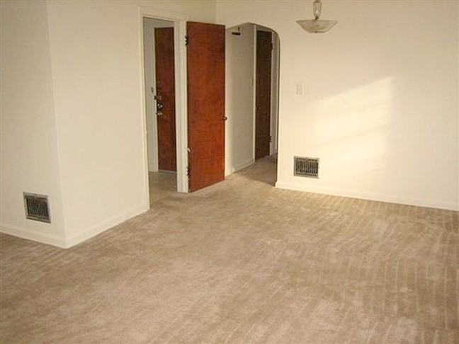 948 Sheridan Ave - Photo 2 of 5