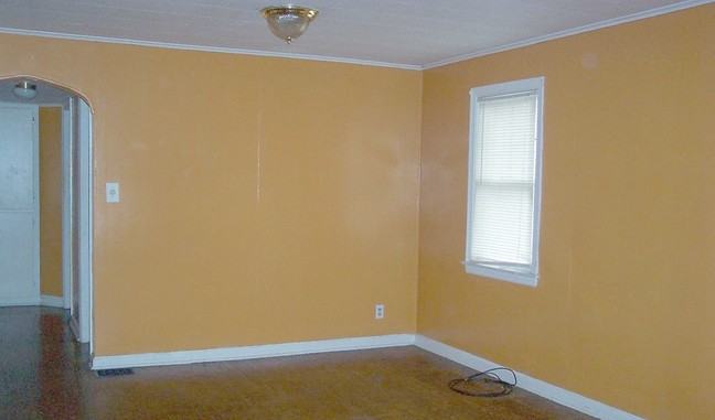 948 Sheridan Ave - Photo 3 of 5