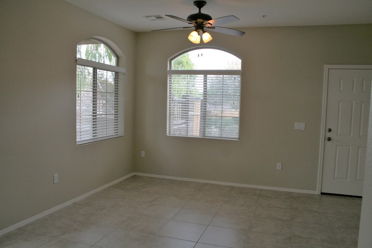 457 N 169th Ave - Photo 2 of 8