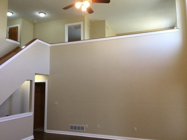 1072 Oxford Dr N - Photo 2 of 15