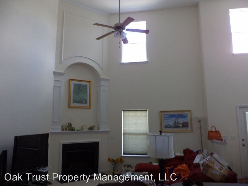 7428 Northgate Dr - Photo 2 of 10