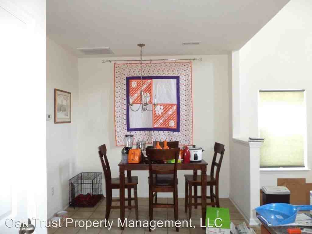 7428 Northgate Dr - Photo 3 of 10