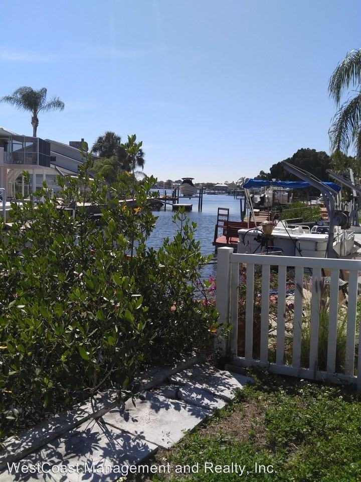 5352 Bay Blvd - Photo 3 of 15