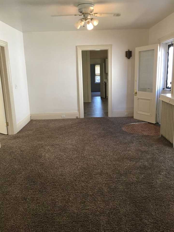 1118 W 8th St - Photo 2 of 14